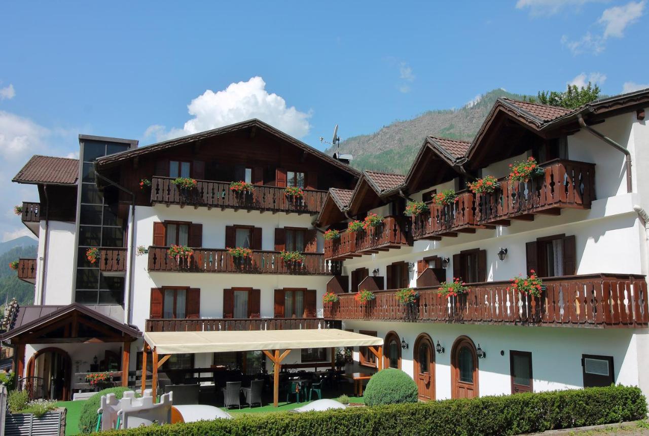 Hotel Ai Tre Ponti - Dolomiti Fiera Di Primiero Bagian luar foto